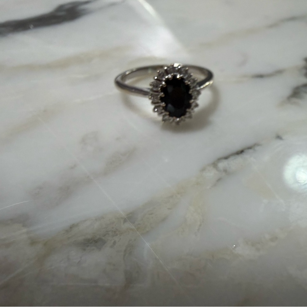White Gold Ring with Blue Sapphire and Diamonds